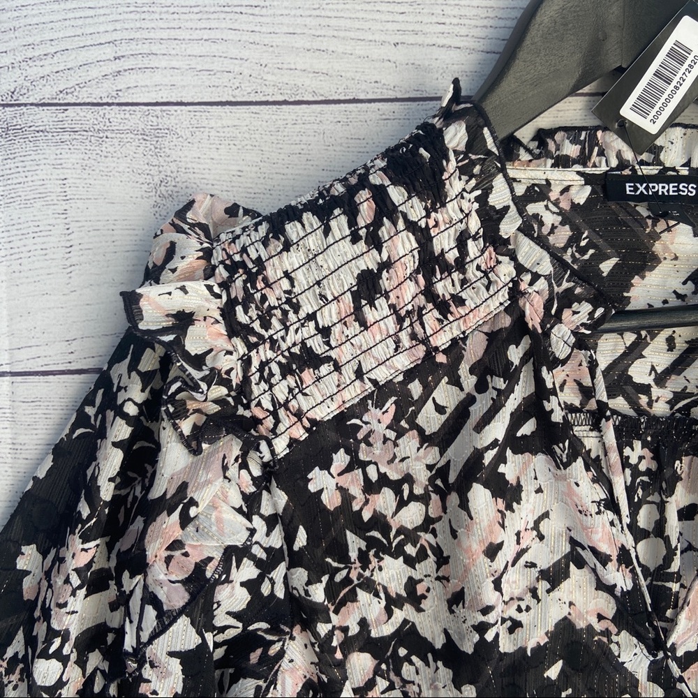 EXPRESS Metallic Floral Ruffle Top - Picture 5 of 16